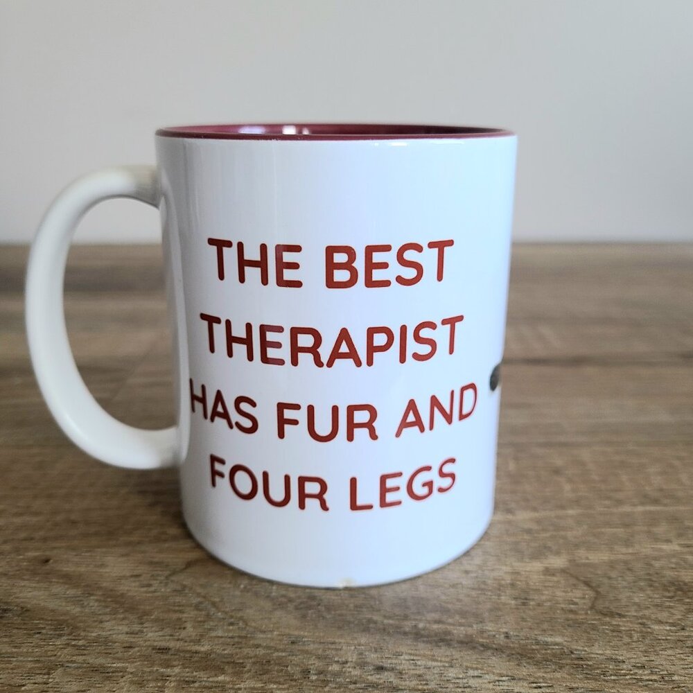 ''The best therapist has fur and four legs'' cat mug. - Picture 3 of 7